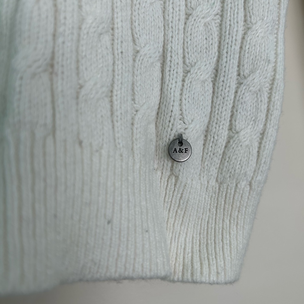 Vintage Abercrombie and Fitch cropped cable knit sweater - Picture 3 of 4
